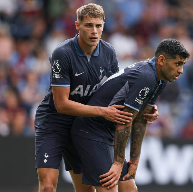 Cristian Romero và Micky Van de Ven Cặp đôi trung vệ đóng vai trò nền móng của Spurs 14