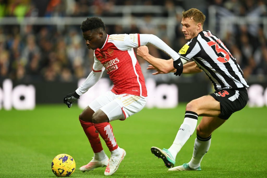 Dan Burn dính chấn thương trong trận đấu với Arsenal Dan Burn dinh chan thuong trong tran dau voi Arsenal