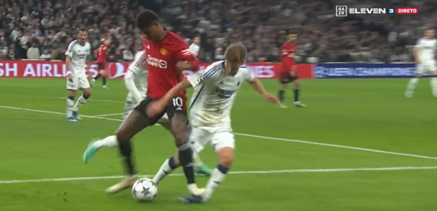 Close-up of the situation that caused Marcus Rashford to receive a direct red card 2