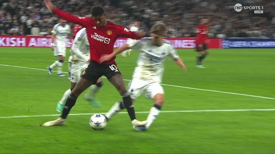Fans are angry at UEFA's explanation about Marcus Rashford's red card 1