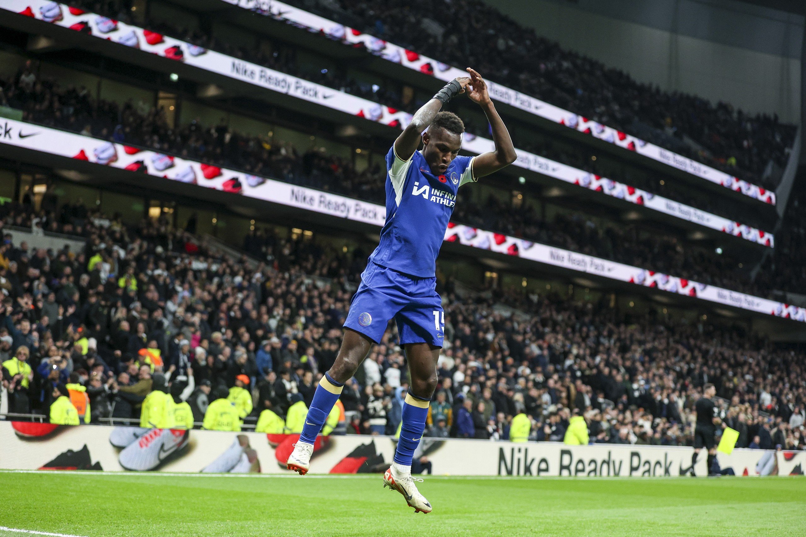 Tảng băng trong huyết quản của Nicolas Jackson 3