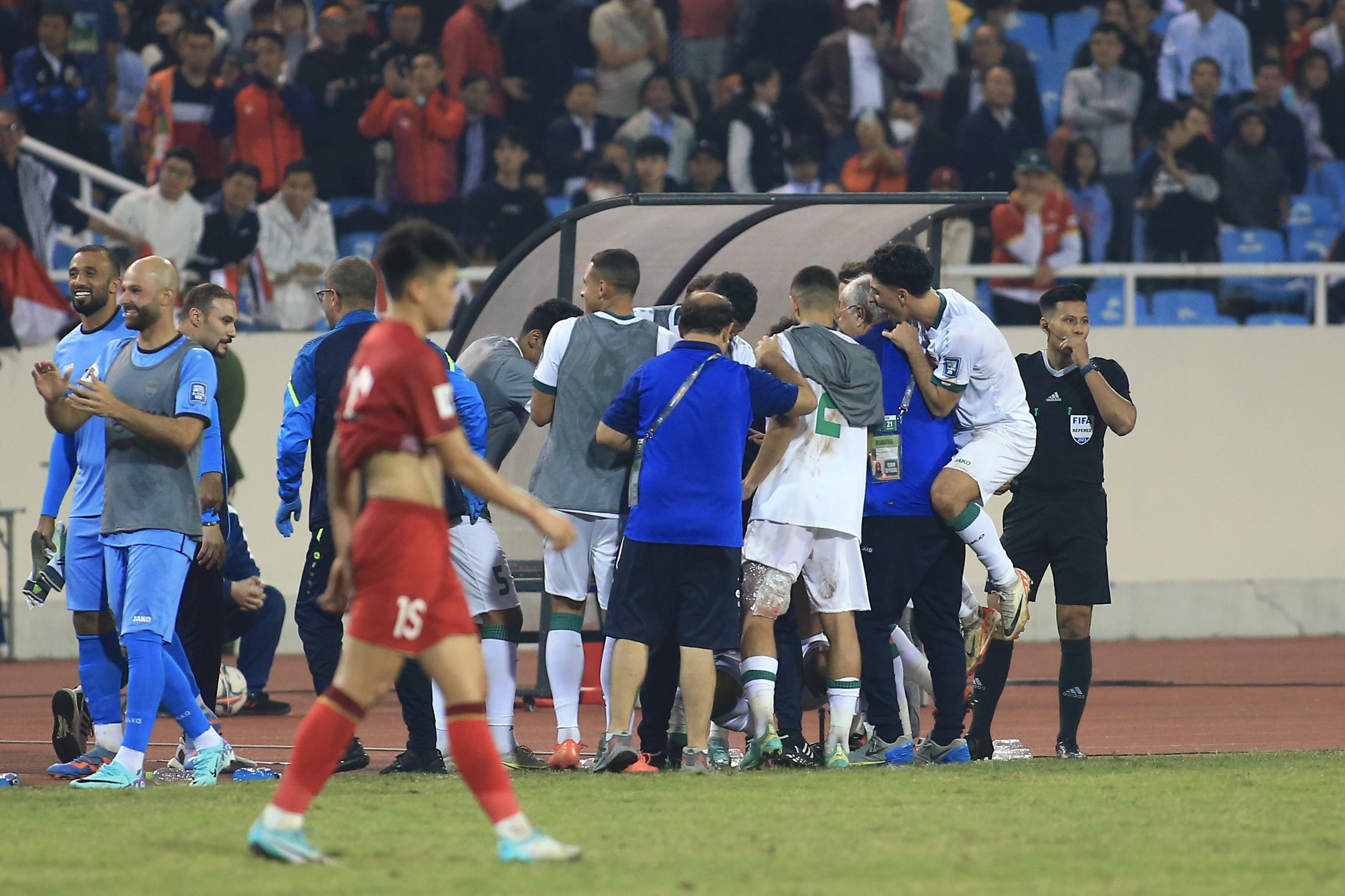 Điểm nhấn Việt Nam 0-1 Iraq Fergie Time của đội khách 1 Điểm nhấn Việt Nam 0-1 Iraq Fergie Time của đội khách 1