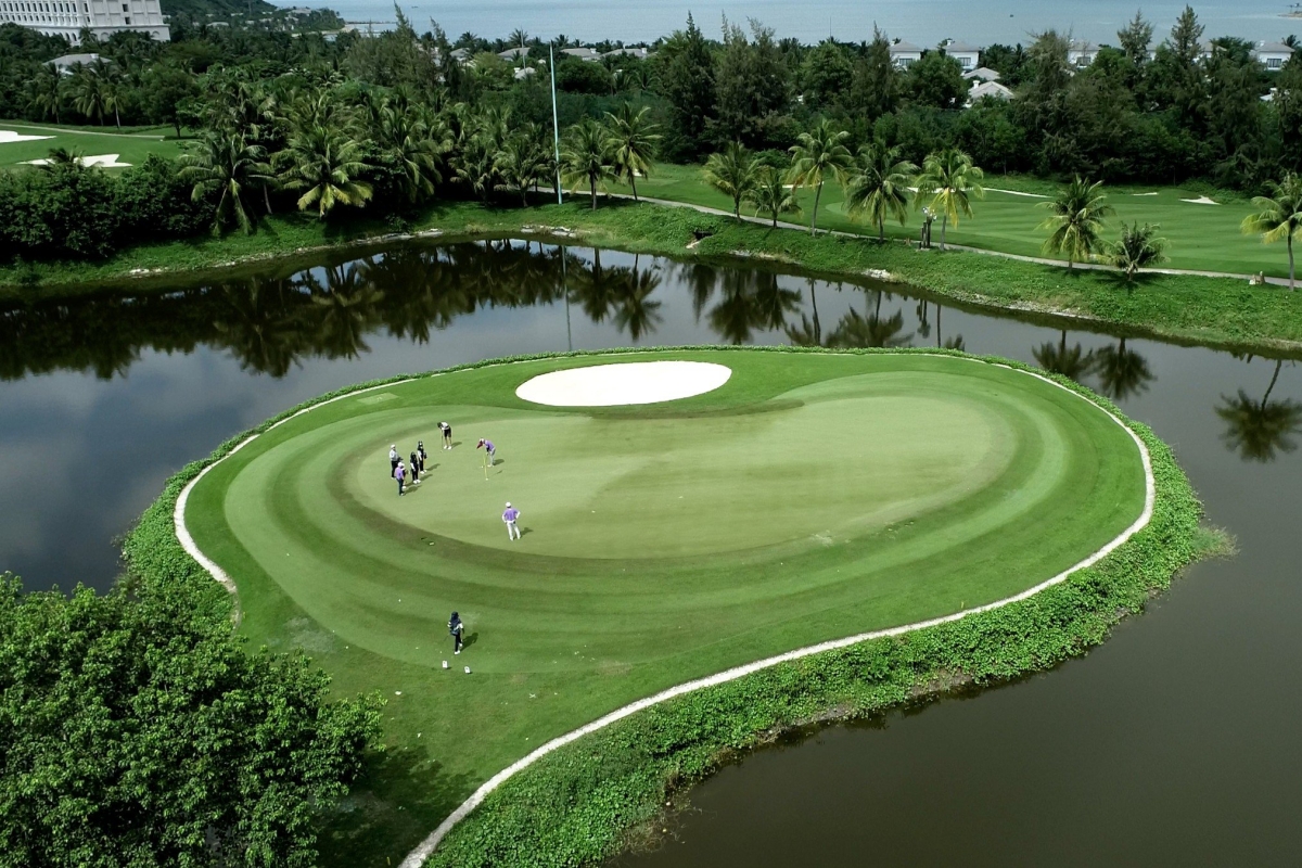 Những “khán giả” đặc biệt trên sân golf 1