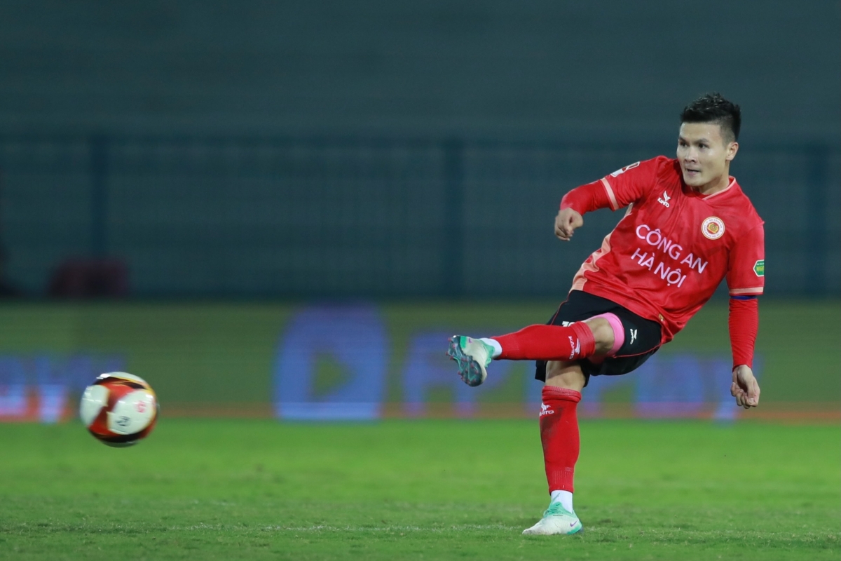 Chật vật tìm lại phong độ, Quang Hải vẫn đắt show chuyển nhượng 1