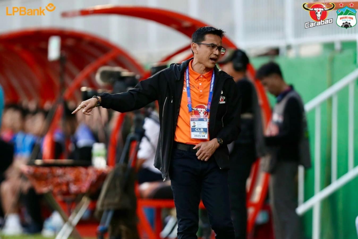 HLV Kiatisuk trở lại HAGL làm việc 1