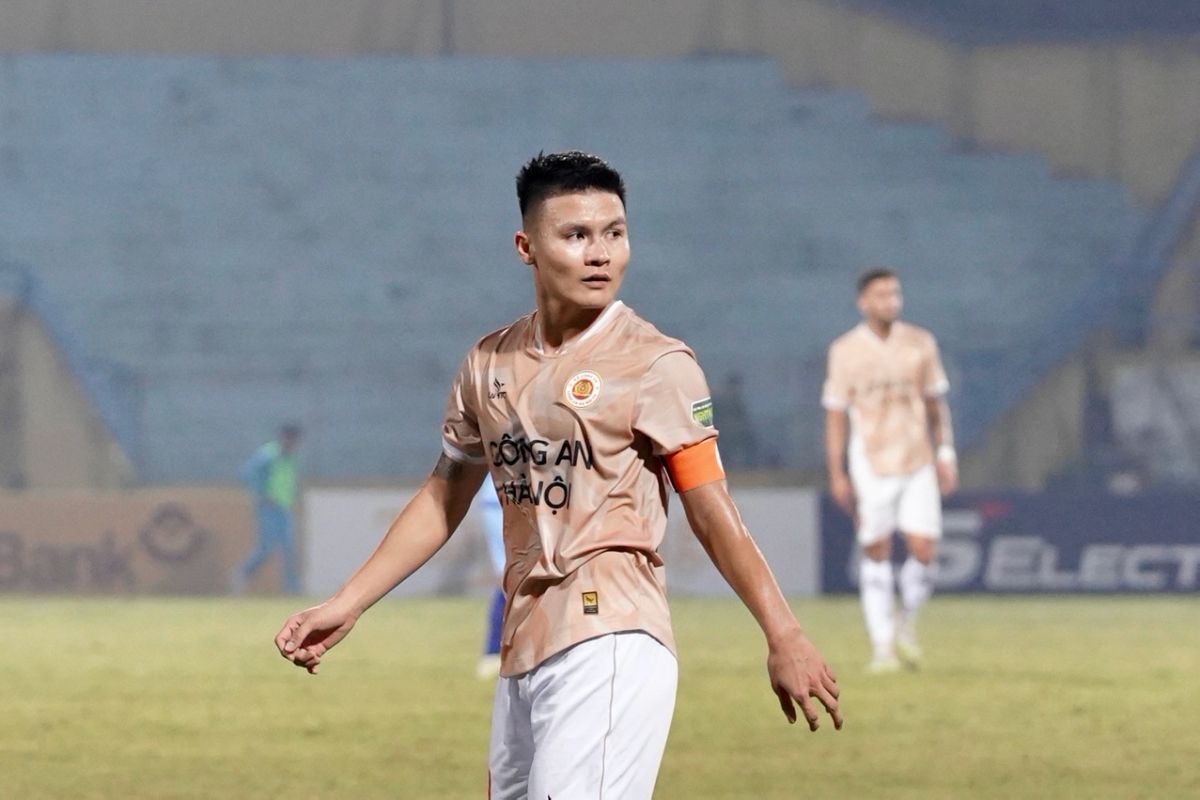 Nguyễn Quang Hải Người gieo niềm tin chiến thắng cho CLB CAHN 2