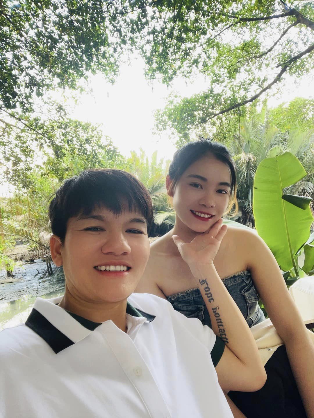 Trung vệ đội tuyển nữ Việt Nam cưới vợ 7