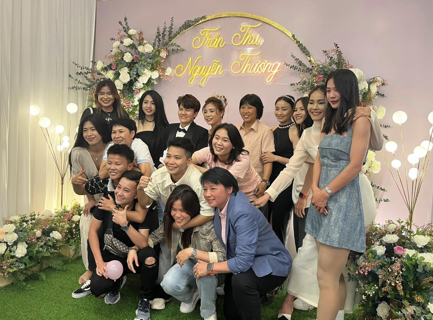 Trung vệ đội tuyển nữ Việt Nam cưới vợ 2