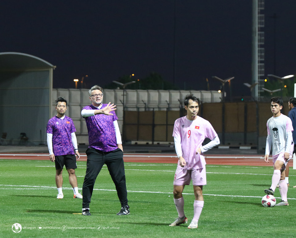 Nguyễn Filip cùng dàn sao ĐT Việt Nam tươi rói trước thềm đấu Indonesia 1 Nguyễn Filip cùng dàn sao ĐT Việt Nam tươi rói trước thềm đấu Indonesia 1