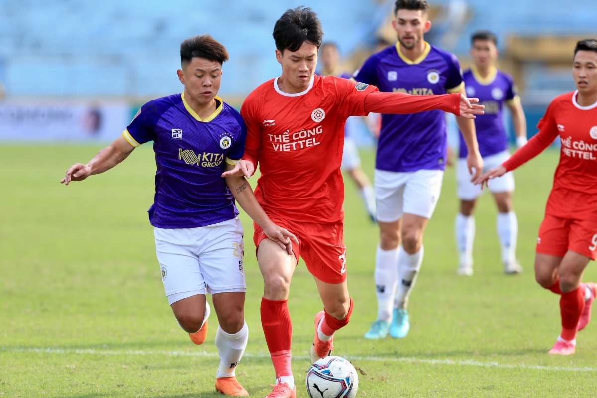 Ngoại binh Hà Nội thích thú khi nhận lì xì trong buổi tập khai xuân 7