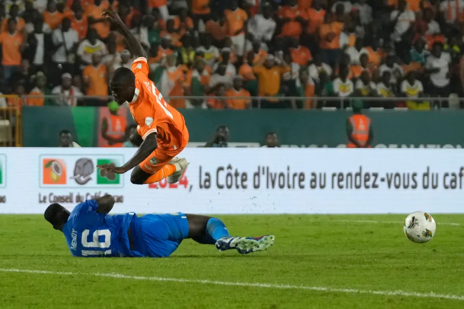 Trọng tài bị chỉ trích dữ dội ở trận Bờ Biển Ngà vs Senegal 1