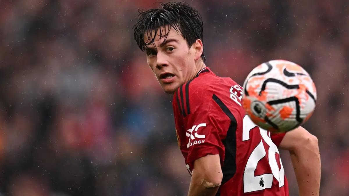 MU chuẩn bị nói lời chia tay cái tên thứ 6 trong hè này 1