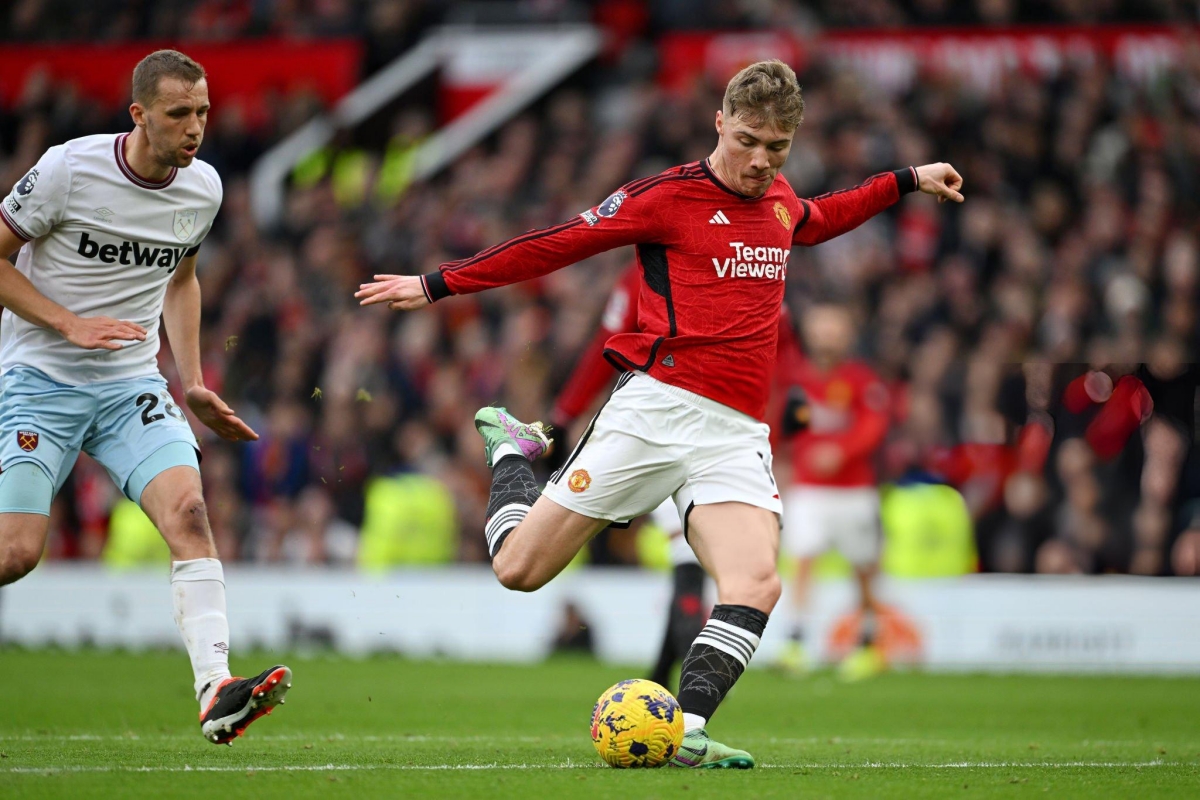 Rasmus Hojlund lap sieu pham trong ngay sinh nhat