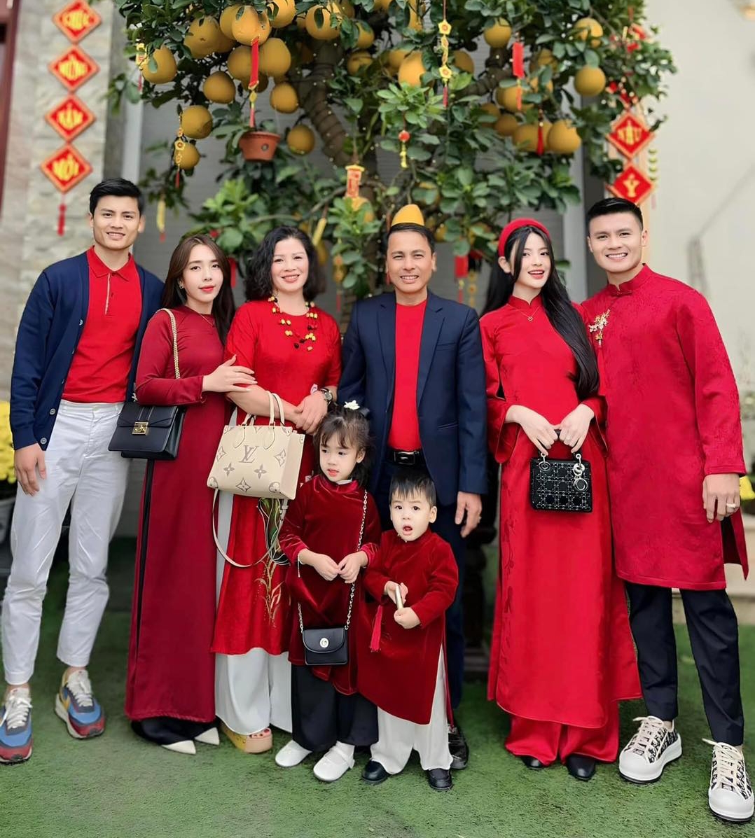 Dàn sao tuyển Việt Nam nô nức đón xuân sang 7