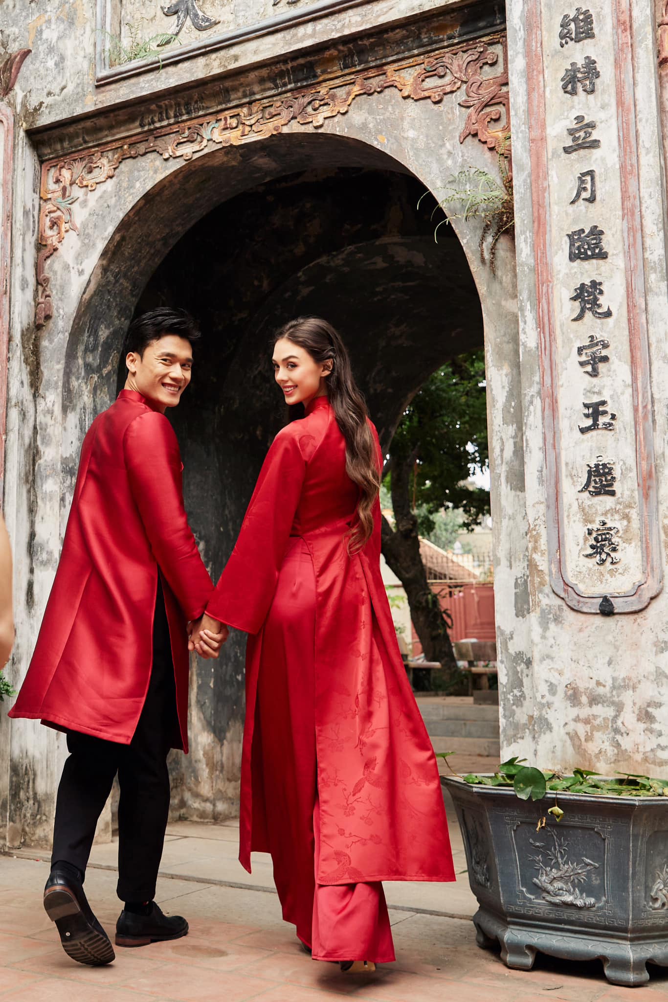 Bùi Tiến Dũng khoe ảnh vợ người Ukraine trong trang phục Mường 6