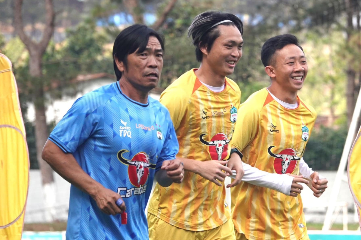 CLB HAGL tro lai luyen tap ngay mung 3 Tet