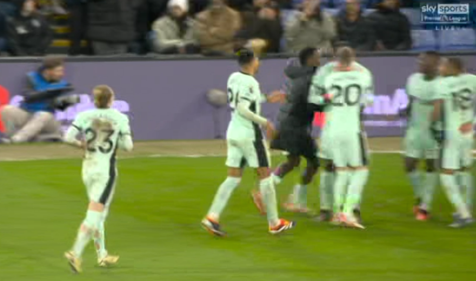 Nicolas Jackson nhận thẻ vàng thứ 9 ở Premier League mùa này 1 Nicolas Jackson nhận thẻ vàng thứ 9 ở Premier League mùa này 1