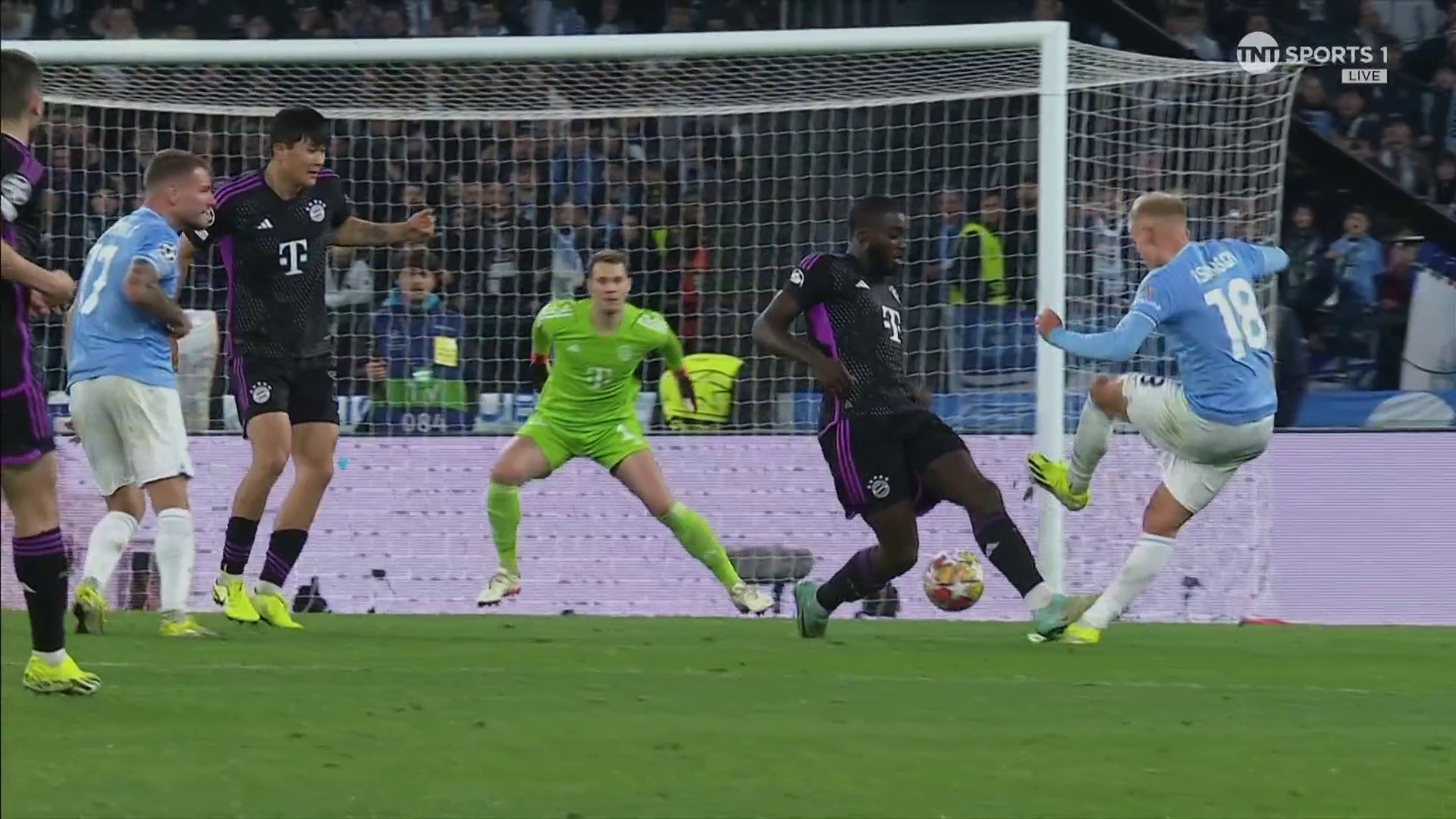 Cận cảnh pha bóng bước ngoặt khiến Bayern thất bại trước Lazio 2