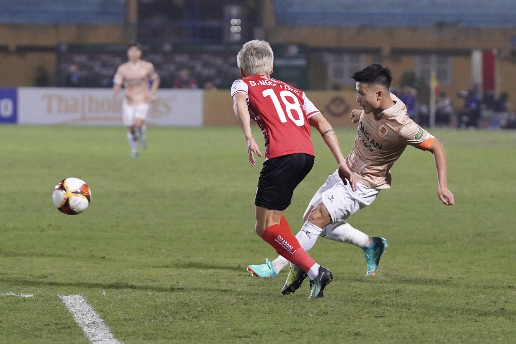 Màn ra mắt CLB Công an Hà Nội ấn tượng của HLV Kiatisuk 2