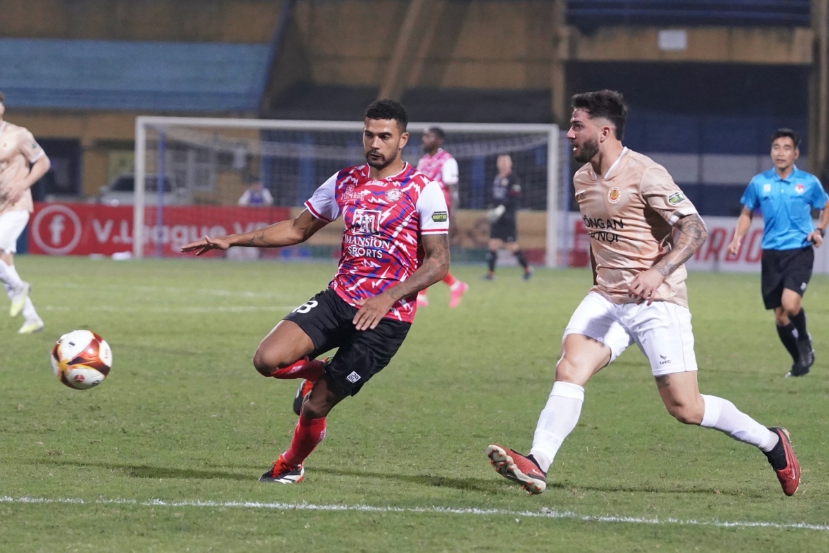 Màn ra mắt CLB Công an Hà Nội ấn tượng của HLV Kiatisuk 3