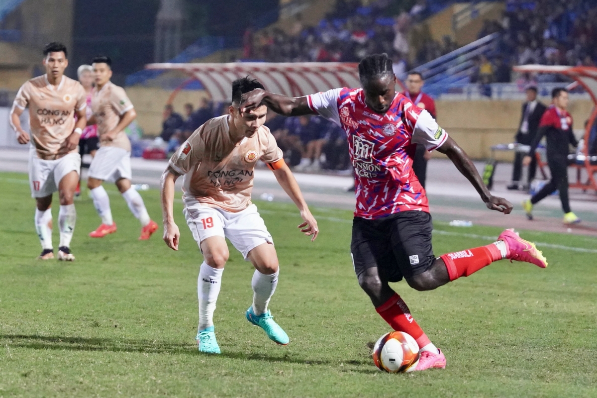 Màn ra mắt CLB Công an Hà Nội ấn tượng của HLV Kiatisuk 6