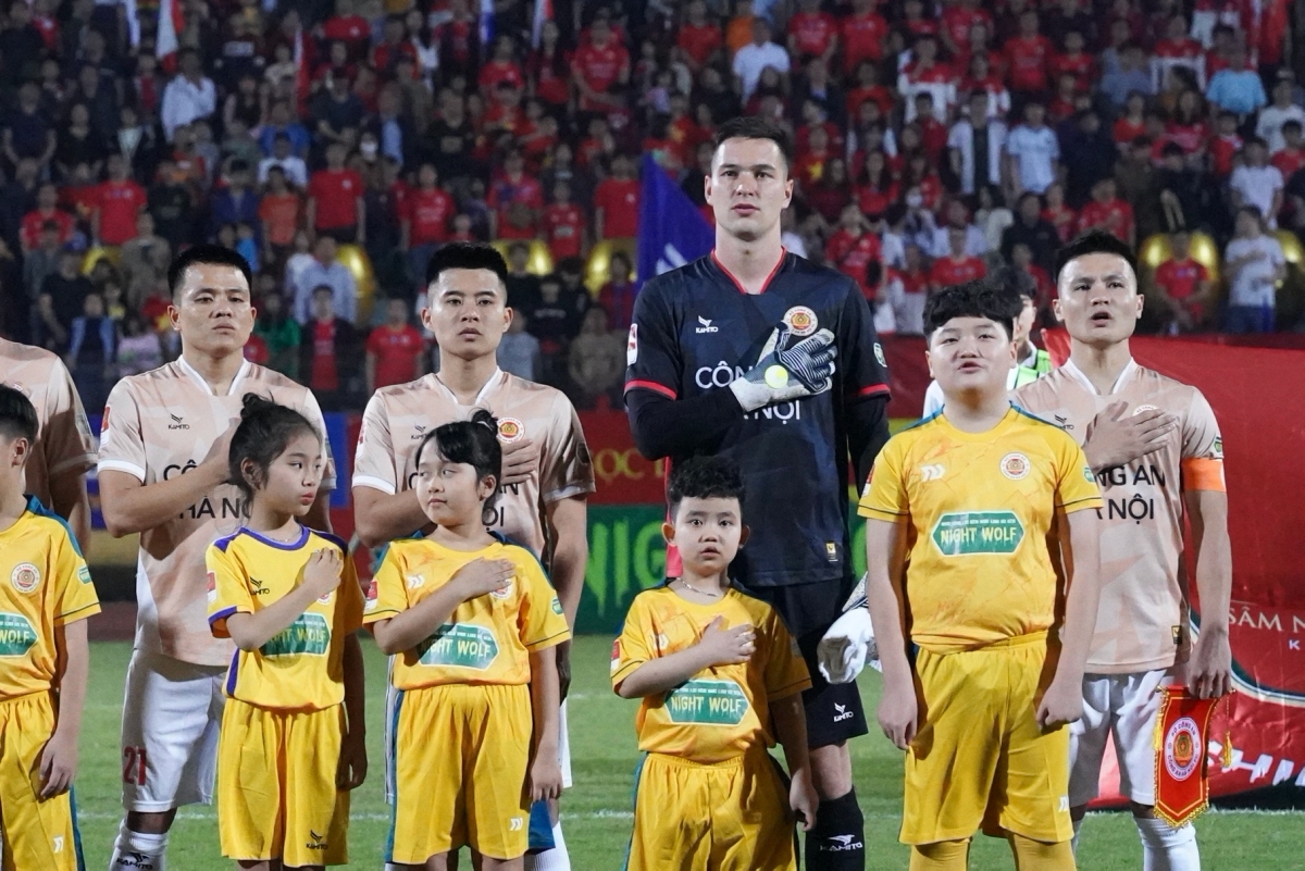 Màn ra mắt CLB Công an Hà Nội ấn tượng của HLV Kiatisuk 1