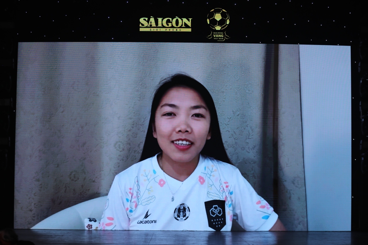 Sự hiện diện của HLV Troussier và bài học từ ĐT Hàn Quốc 9