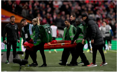 Jurgen Klopp "went crazy" when Ryan Gravenberch left the field on a stretcher 2