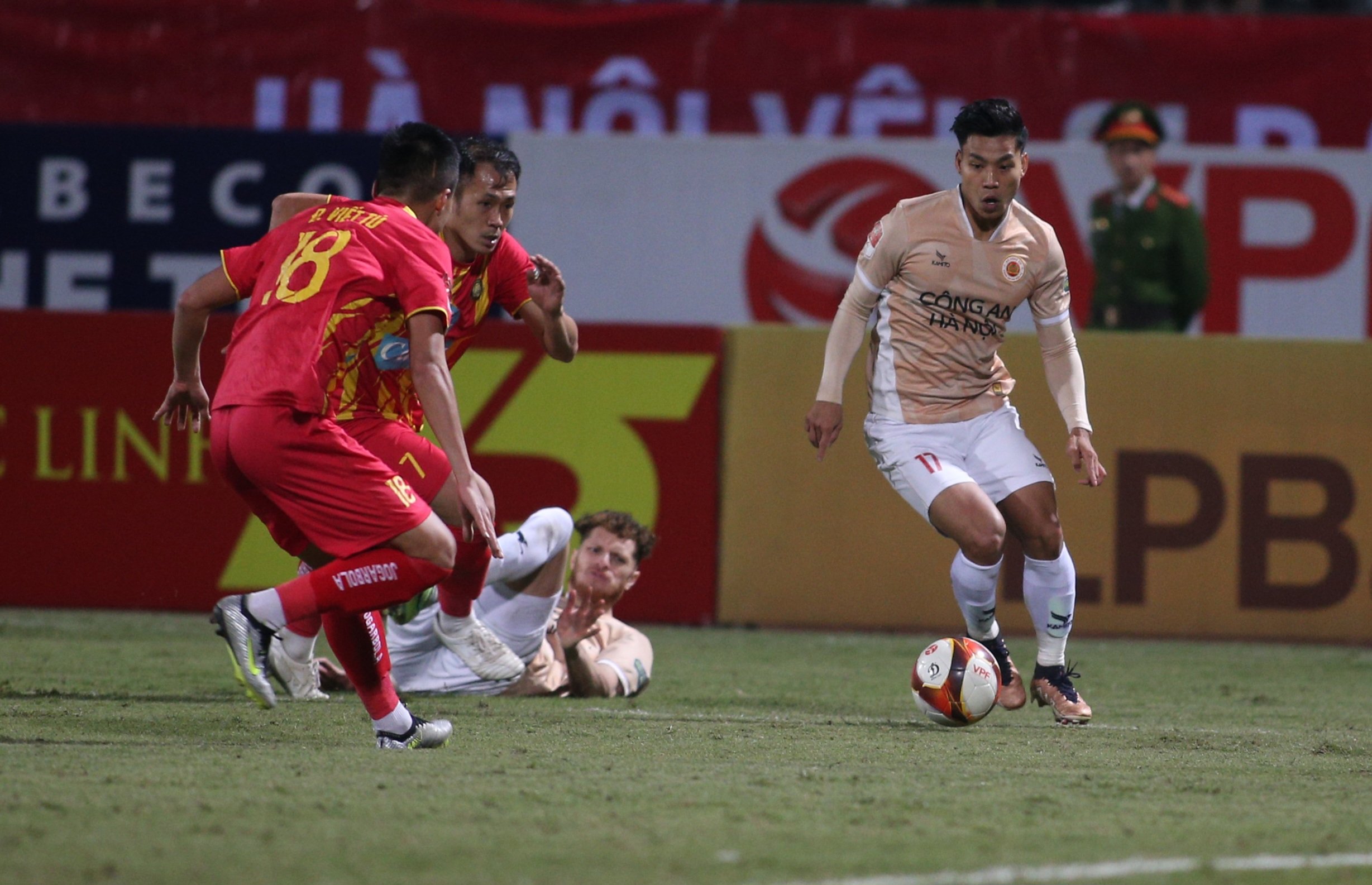 Văn Thanh HLV Kiatisuk là mảnh ghép hoàn hảo với CAHN 1