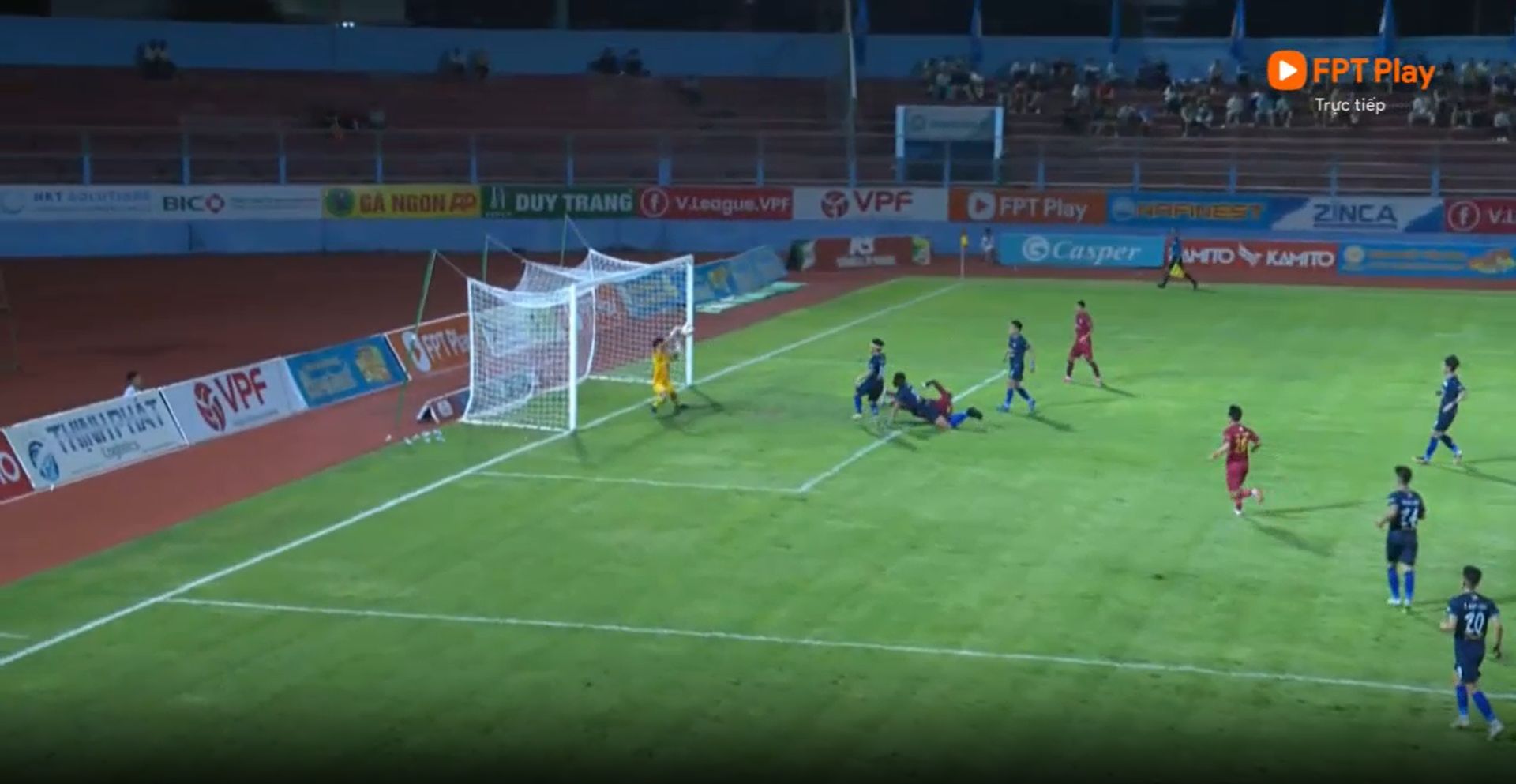 Thủ môn Bùi Tiến Dũng và nhiệm vụ thứ hai cùng HLV Vũ Tiến Thành 4