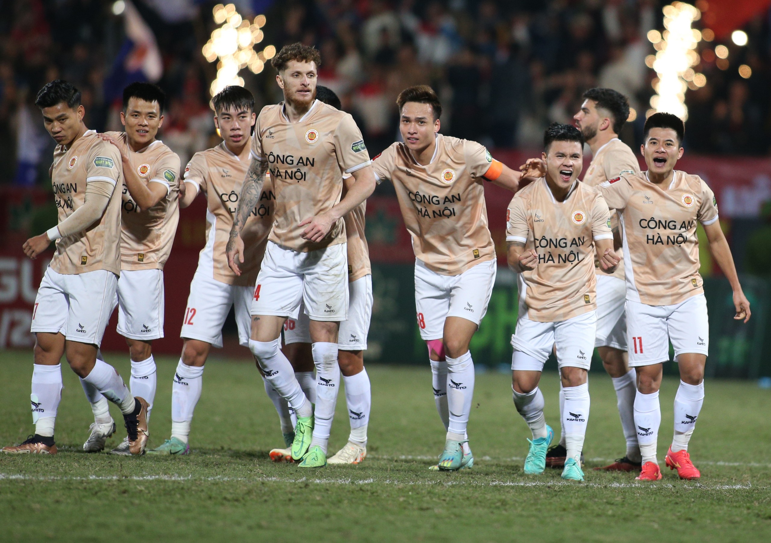 Khi Bùi Hoàng Việt Anh đóng vai tiền đạo 1