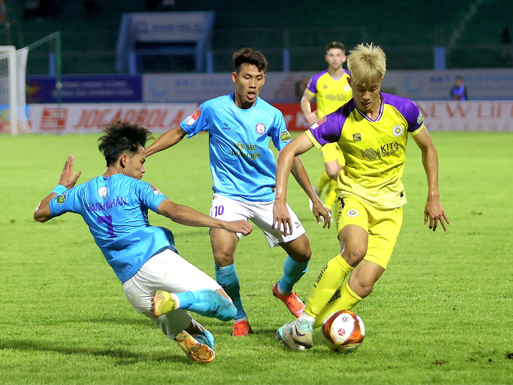 Khanh Hoa da choi no luc truoc Ha Noi FC