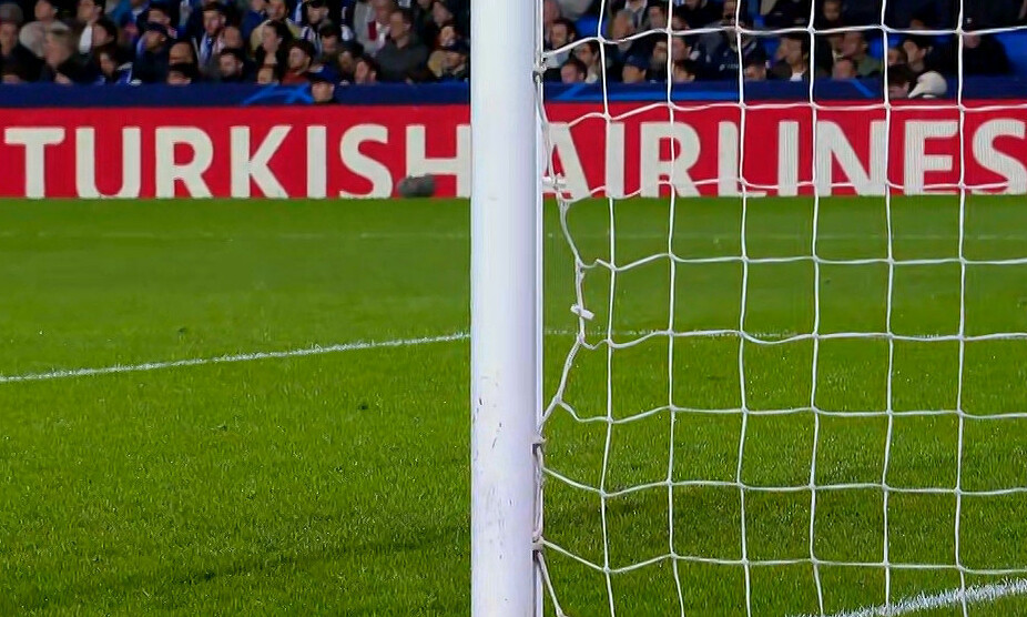 Kylian Mbappe xé lưới đối thủ theo đúng nghĩa đen 2 Kylian Mbappe xé lưới đối thủ theo đúng nghĩa đen 2