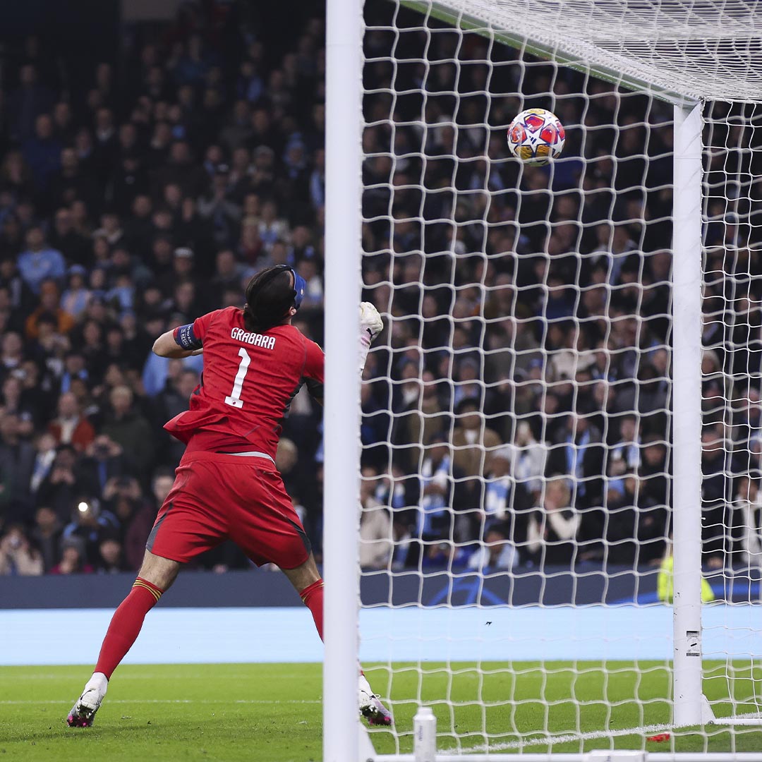 Thủ môn Copenhagen mắc sai lầm khó tin trước Man City 4