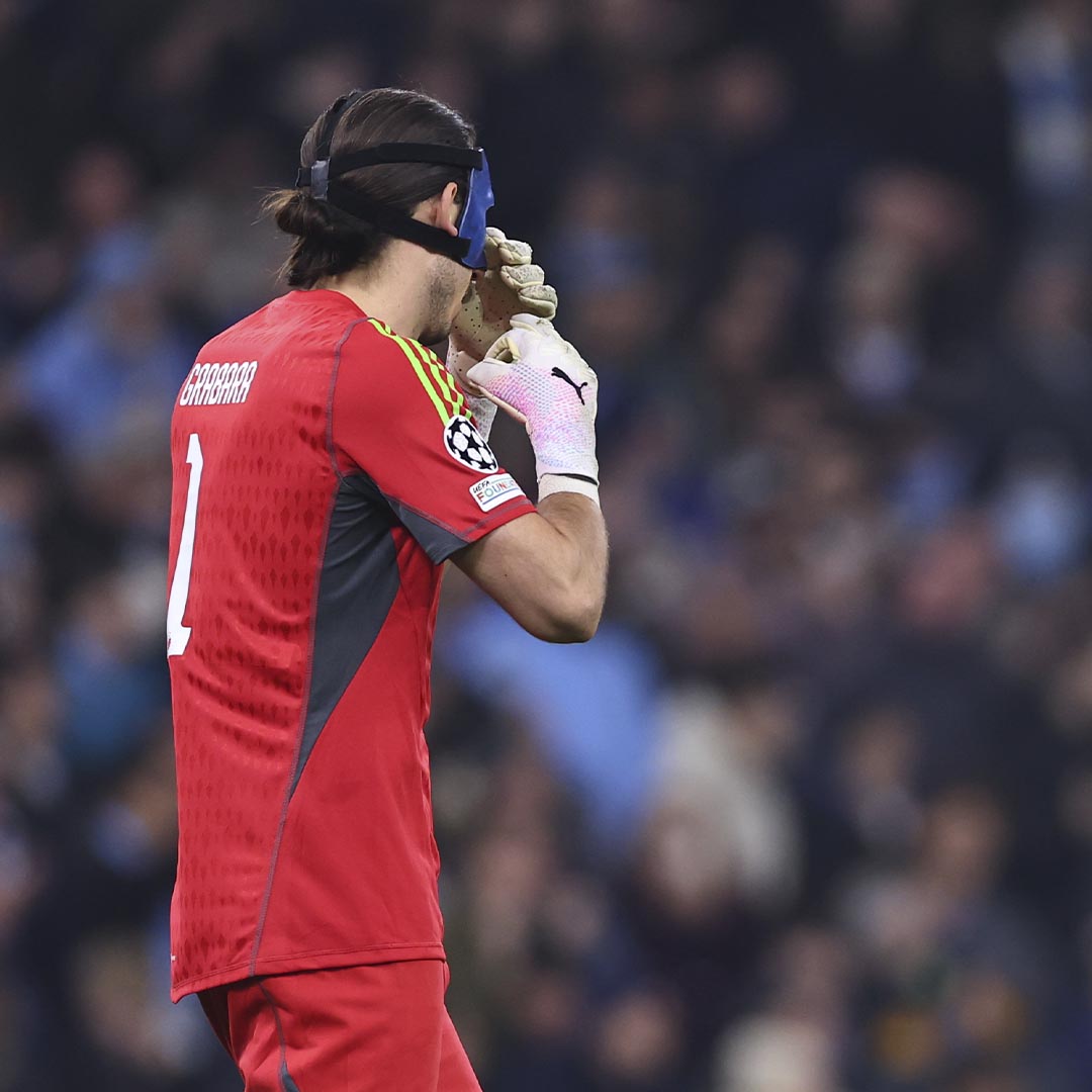 Thủ môn Copenhagen mắc sai lầm khó tin trước Man City 5