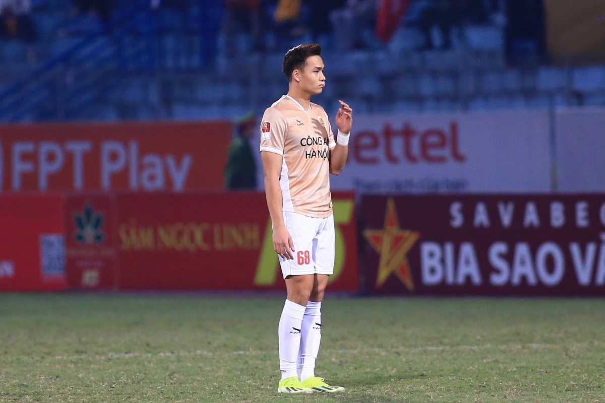 Bui Hoang Viet Anh rach mieng Viettel vs CAHN 9/3