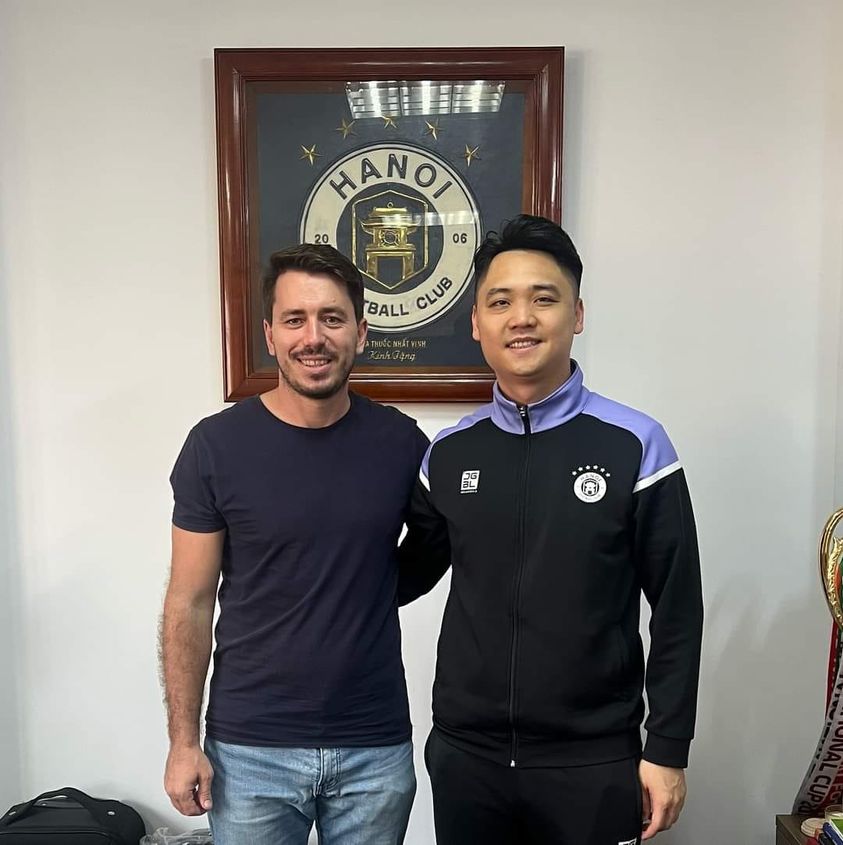 Đại diện thủ môn Đặng Văn Lâm gặp gỡ lãnh đạo CLB Hà Nội 1