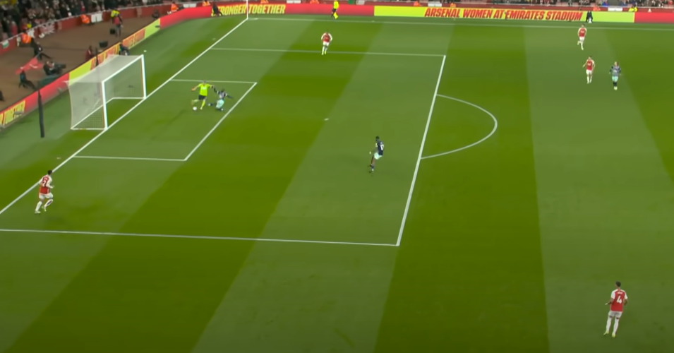 Cận cảnh sai lầm của Aaron Ramsdale trước Brentford 4