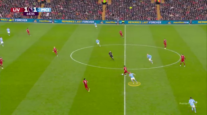 Khiến De Bruyne bực tức nhưng Pep đã cứu được 1 điểm cho Man City như thế nào 8