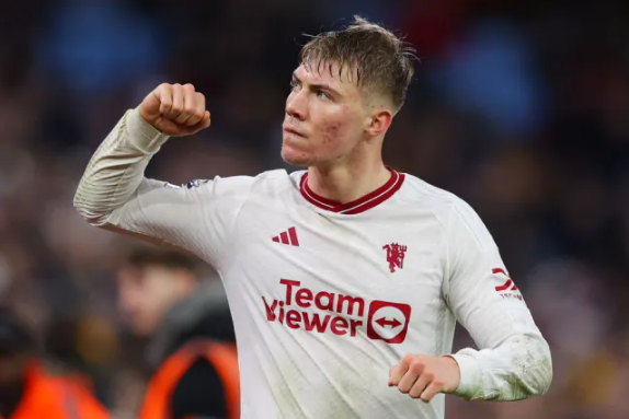 Rasmus Hojlund nhieu kha nang se ra san truoc Liverpool