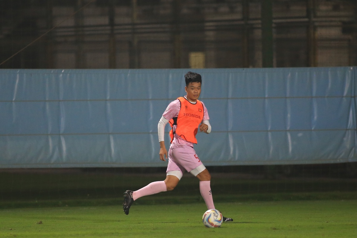 Công Phượng tập cùng các cầu thủ U23 Việt Nam 5 Công Phượng tập cùng các cầu thủ U23 Việt Nam 5