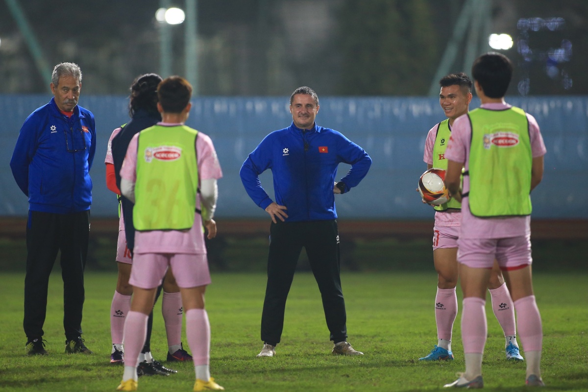 Công Phượng tập cùng các cầu thủ U23 Việt Nam 6 Công Phượng tập cùng các cầu thủ U23 Việt Nam 6