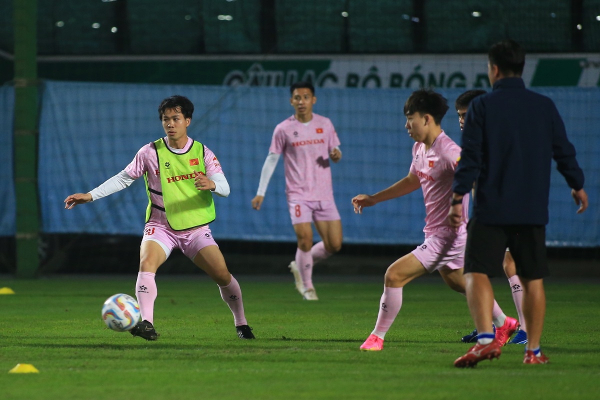 Cong Phuong tap dT VIet Nam toi 15/3. anh: Trong Hieu