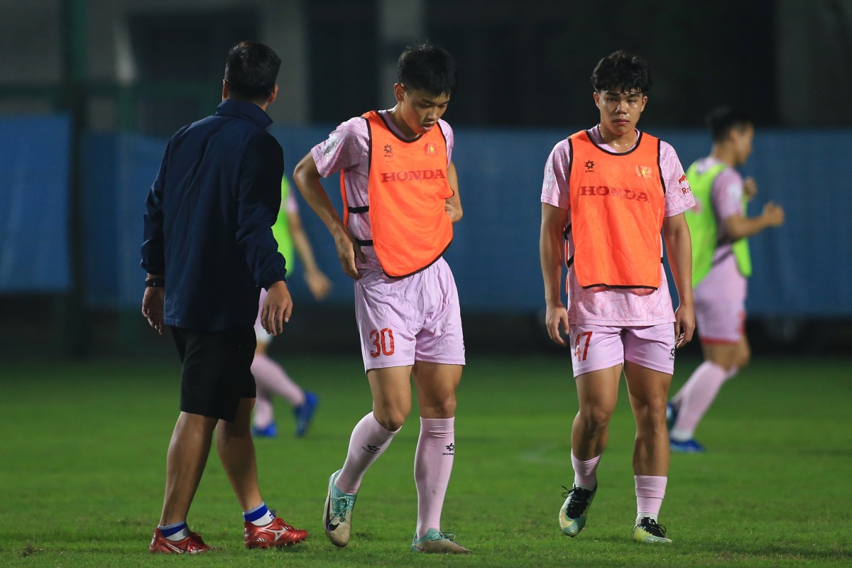 Công Phượng tập cùng các cầu thủ U23 Việt Nam 7 Công Phượng tập cùng các cầu thủ U23 Việt Nam 7