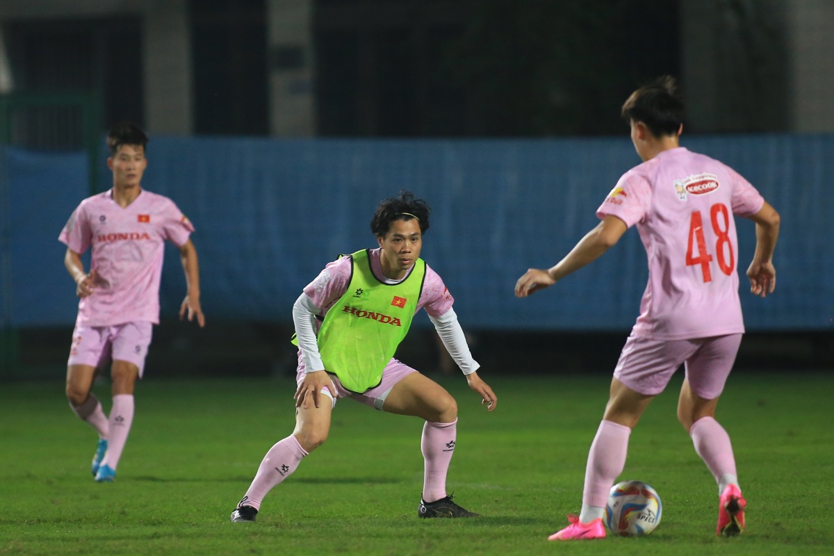 Cong Phuong tap dT VIet Nam toi 15/3. anh: Trong Hieu