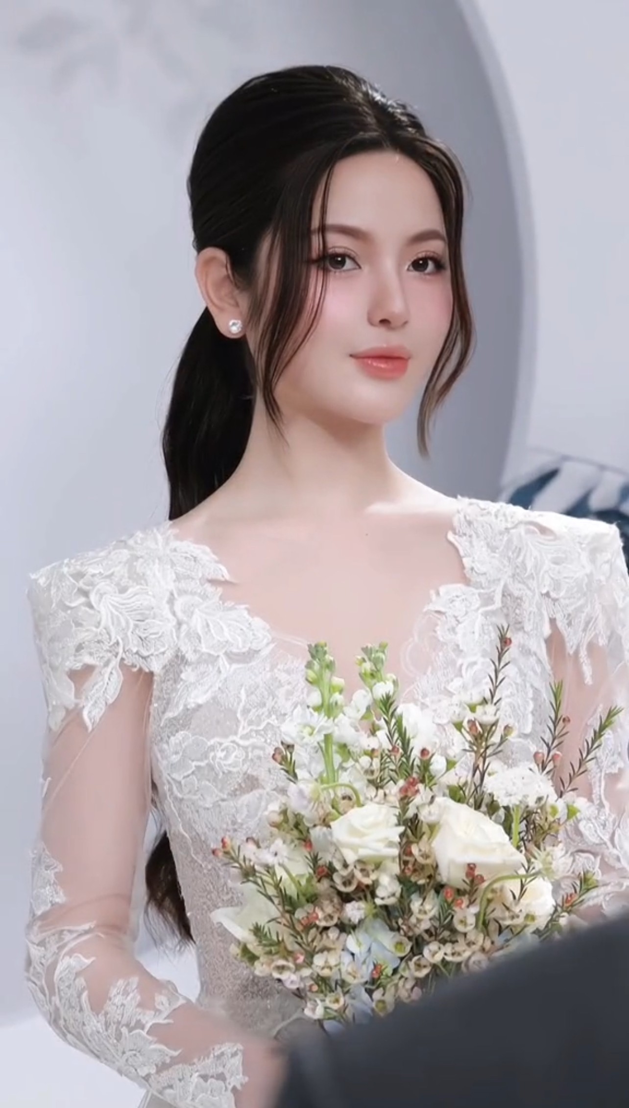 Quang Hải đắm đuối ngắm cô dâu Chu Thanh Huyền 3