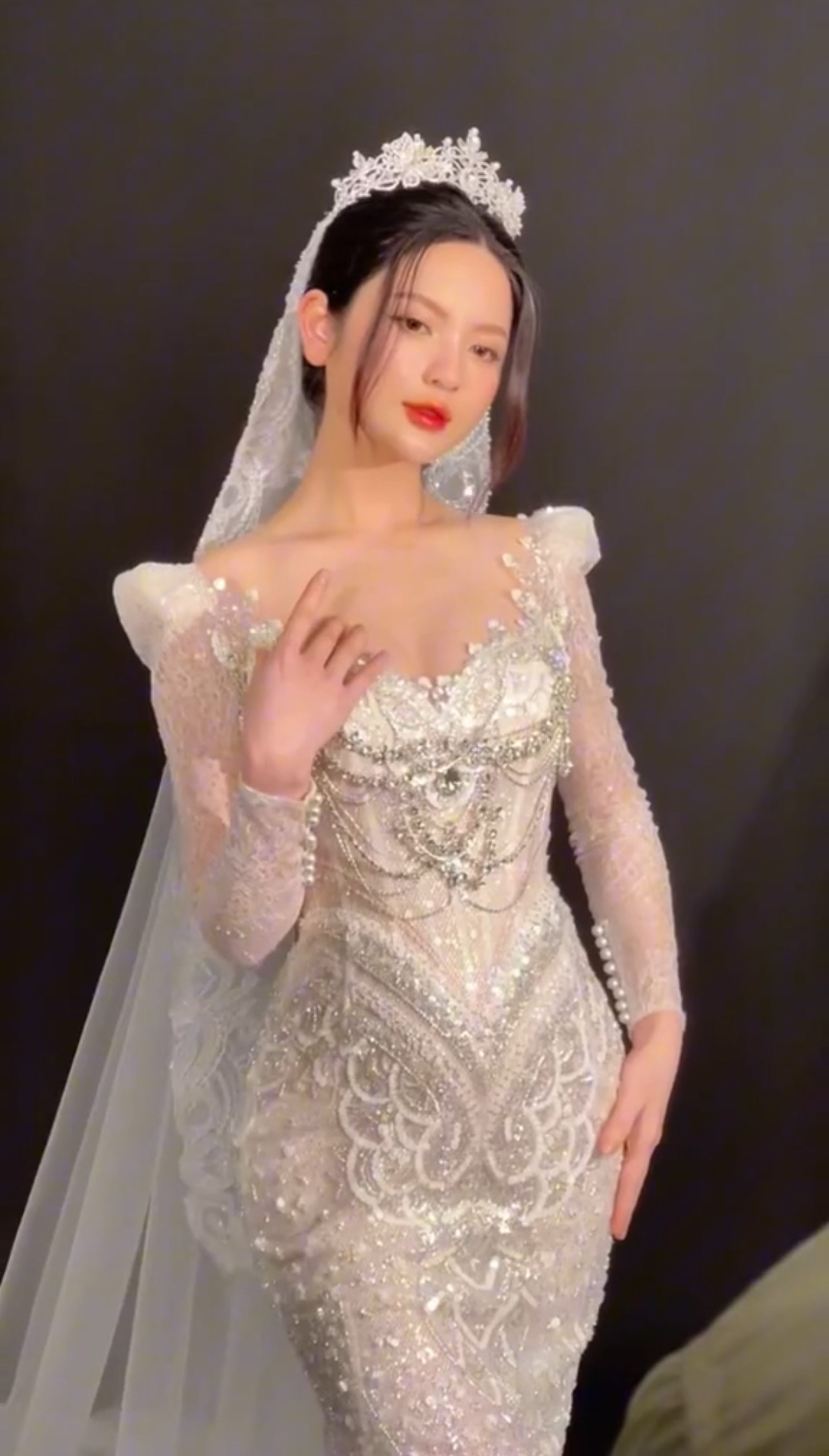 Quang Hải đắm đuối ngắm cô dâu Chu Thanh Huyền 1