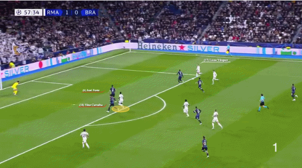 Sự đáng sợ của Vinicius Jr phiên bản tiền đạo trung tâm 3