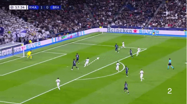 Sự đáng sợ của Vinicius Jr phiên bản tiền đạo trung tâm 4