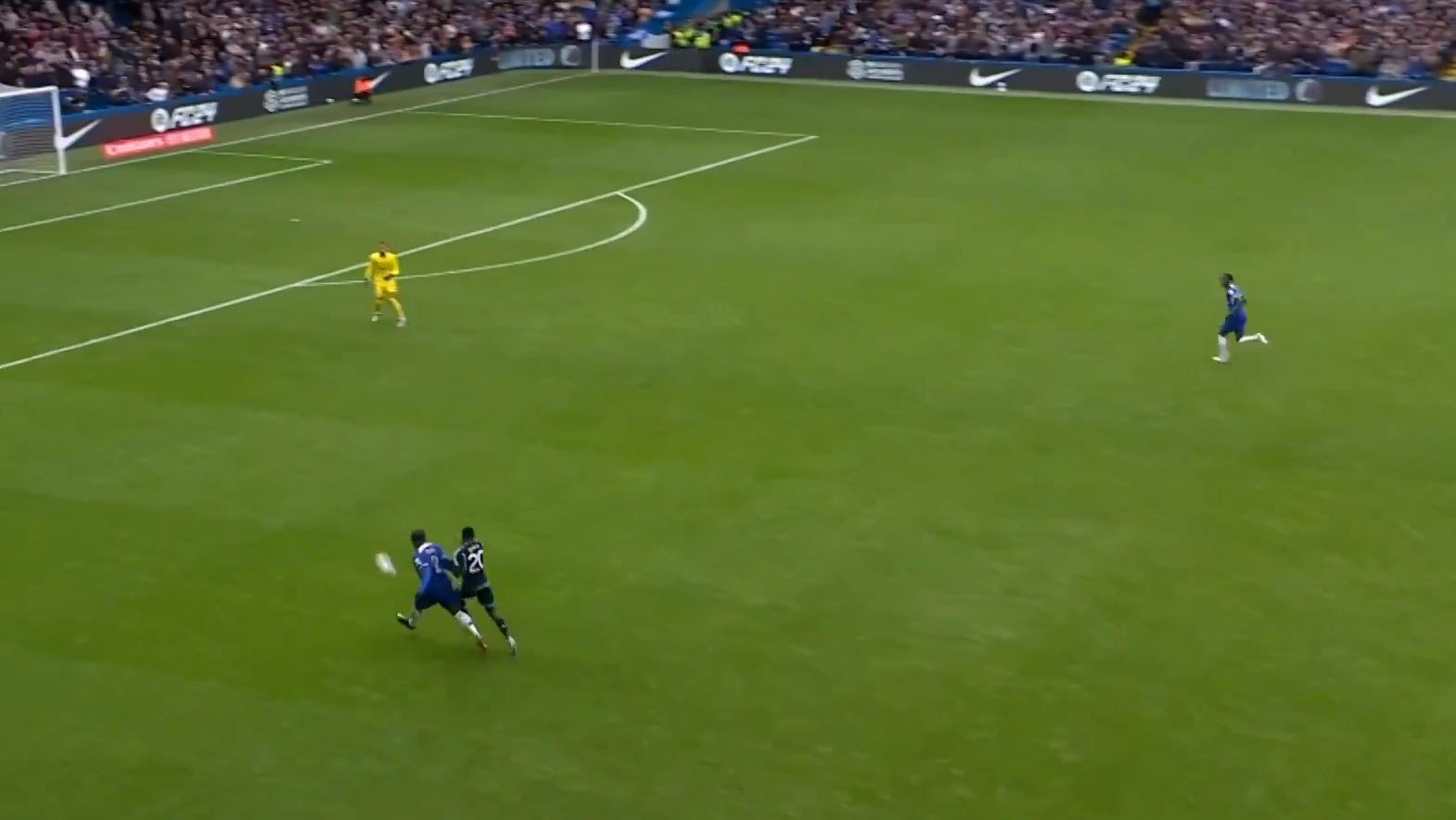 Nhìn lại sai lầm khó tin của Axel Disasi trước Leicester 4